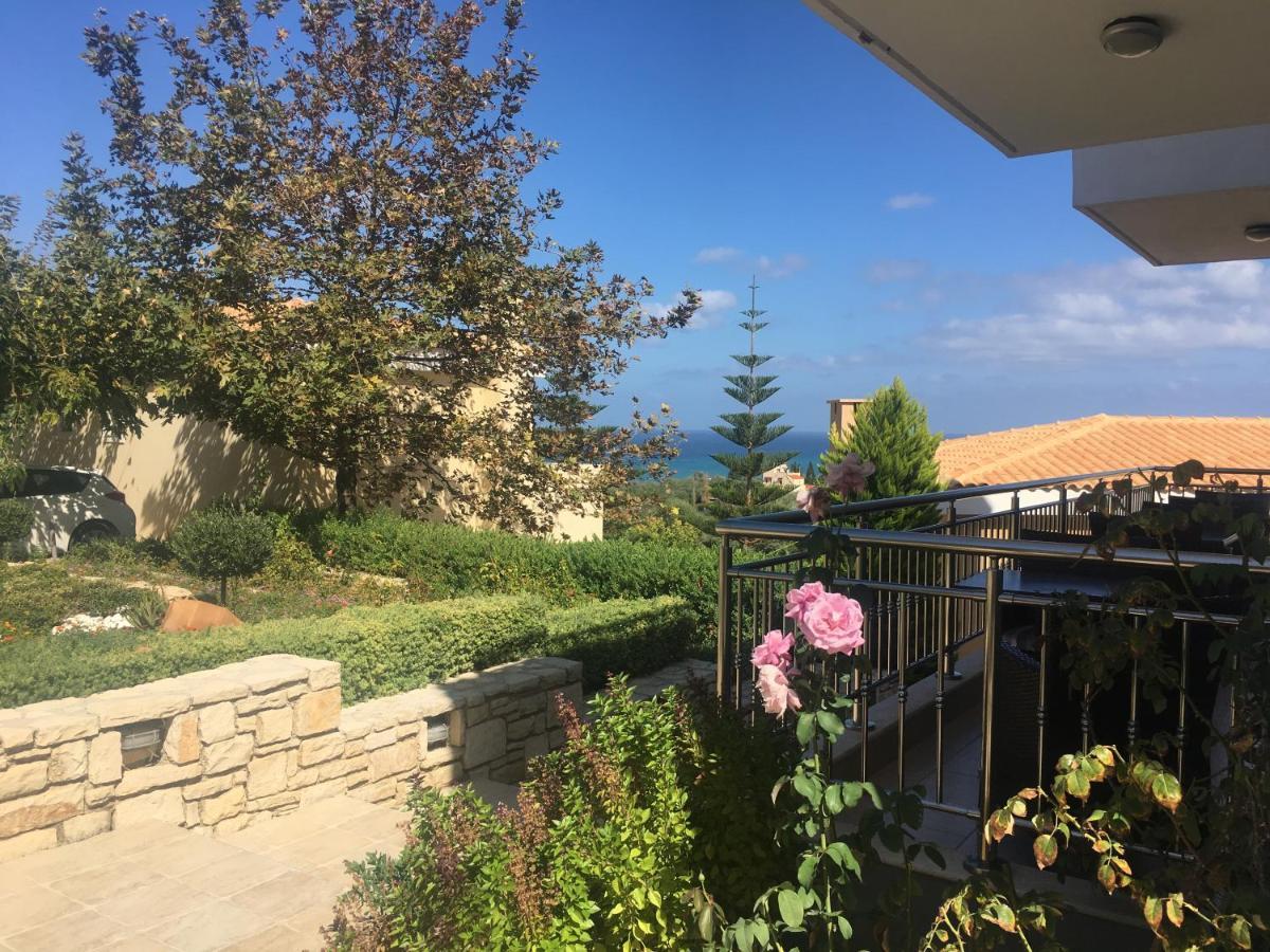Carme Villas Adelianos Kampos Exterior photo